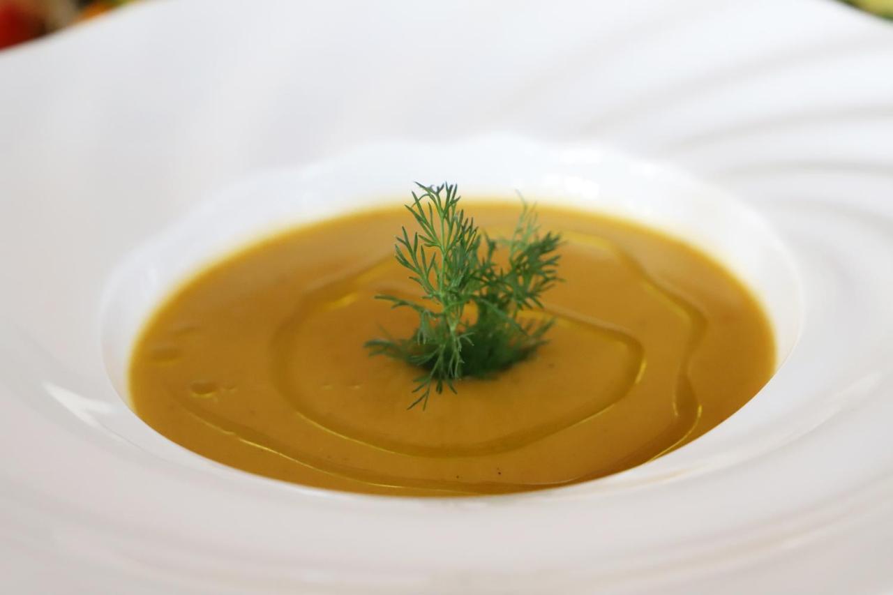 Hotel Colombo Berat Exterior foto Carrot soup