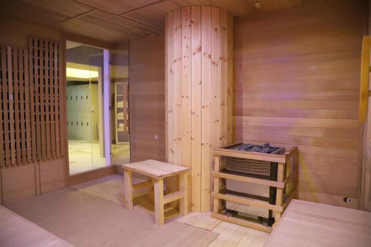 Hotel Colombo Berat Exterior foto A modern Finnish sauna