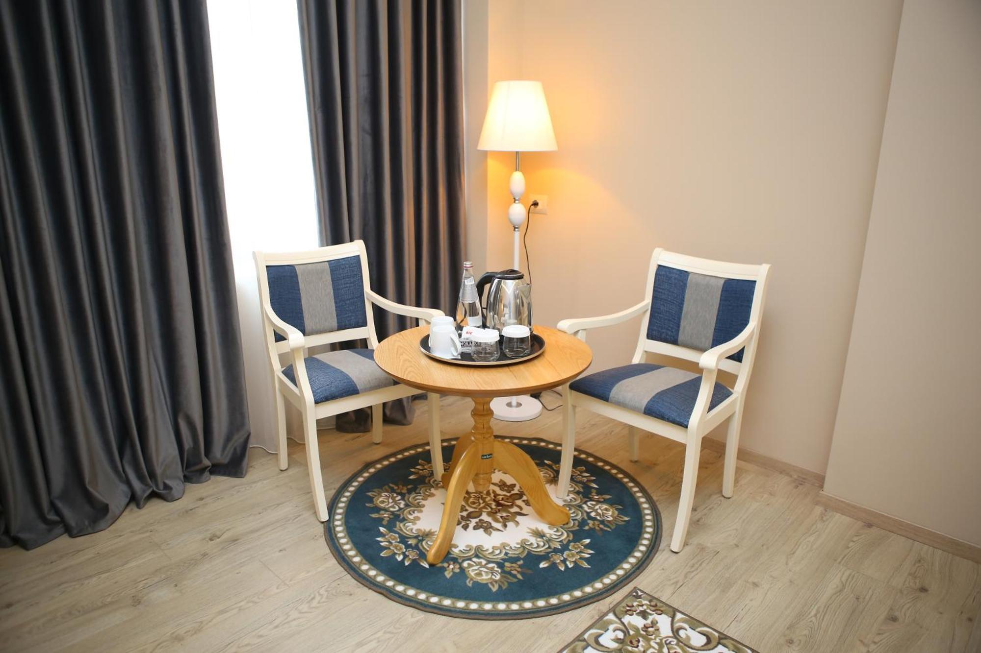 Hotel Colombo Berat Habitación foto A room at the hotel