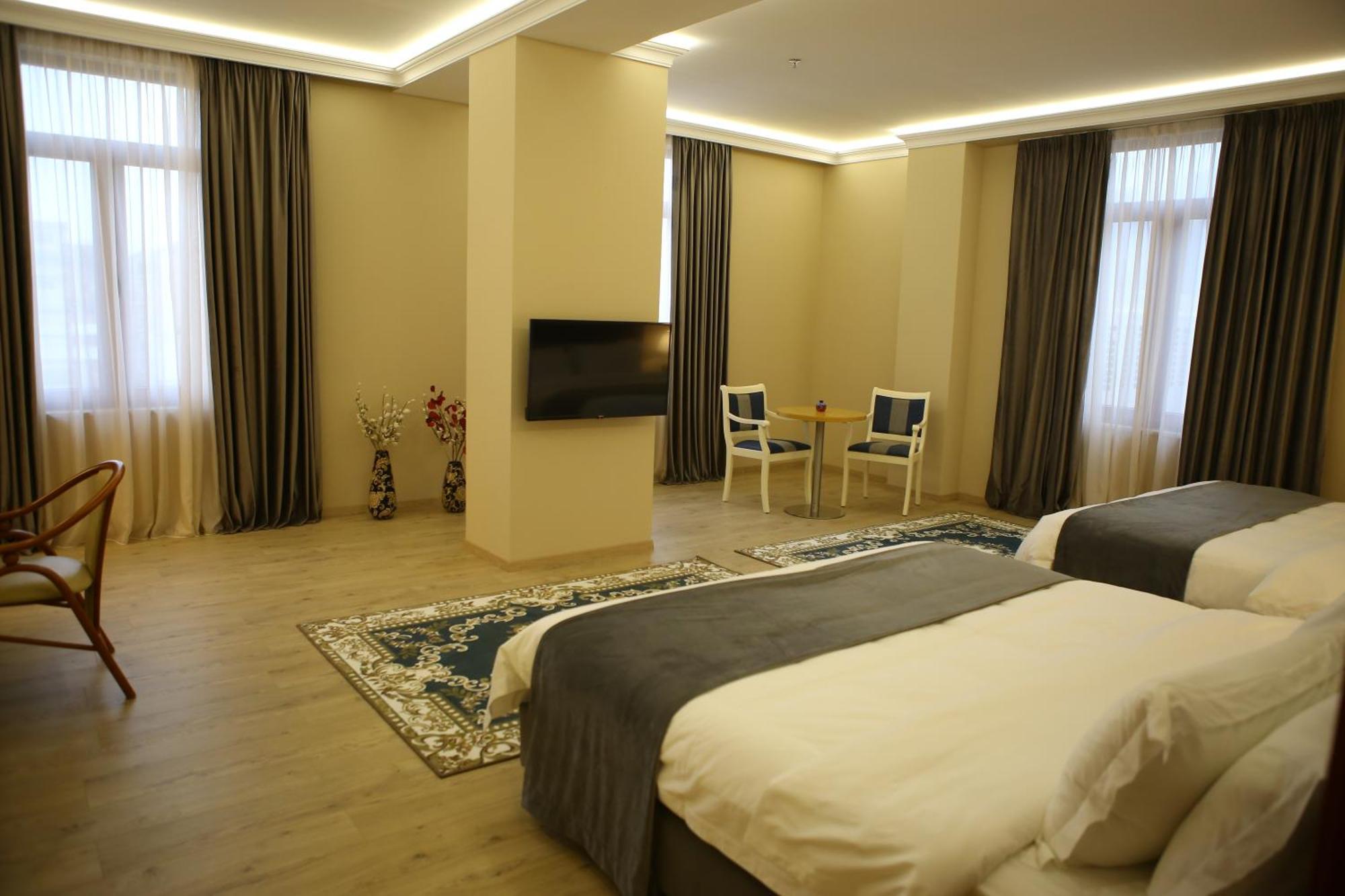 Hotel Colombo Berat Habitación foto A room at the hotel