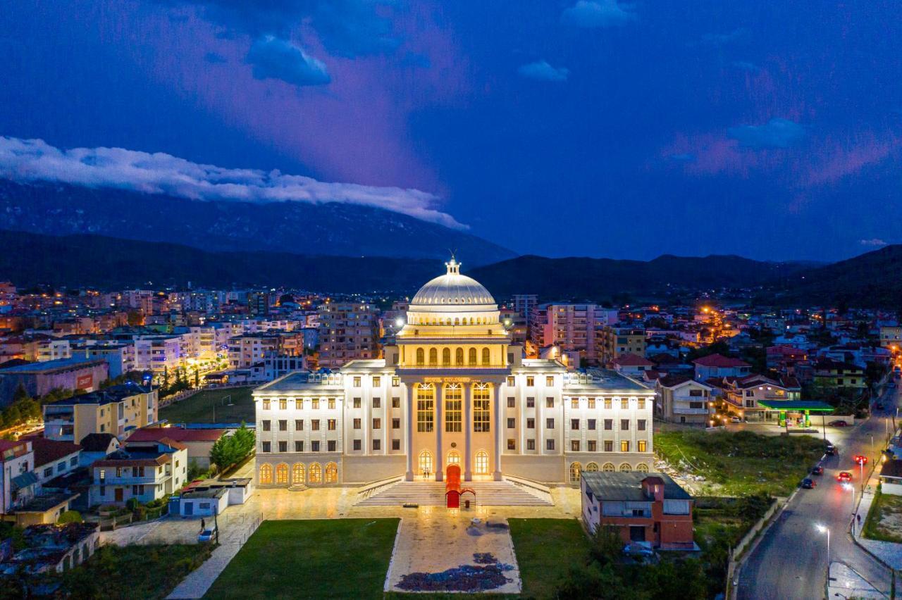Hotel Colombo Berat Exterior foto The University of Patras