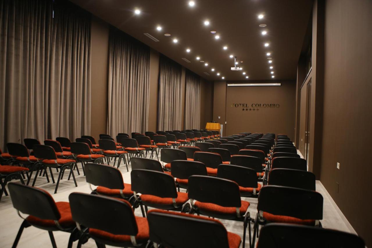 Hotel Colombo Berat Exterior foto Auditorium