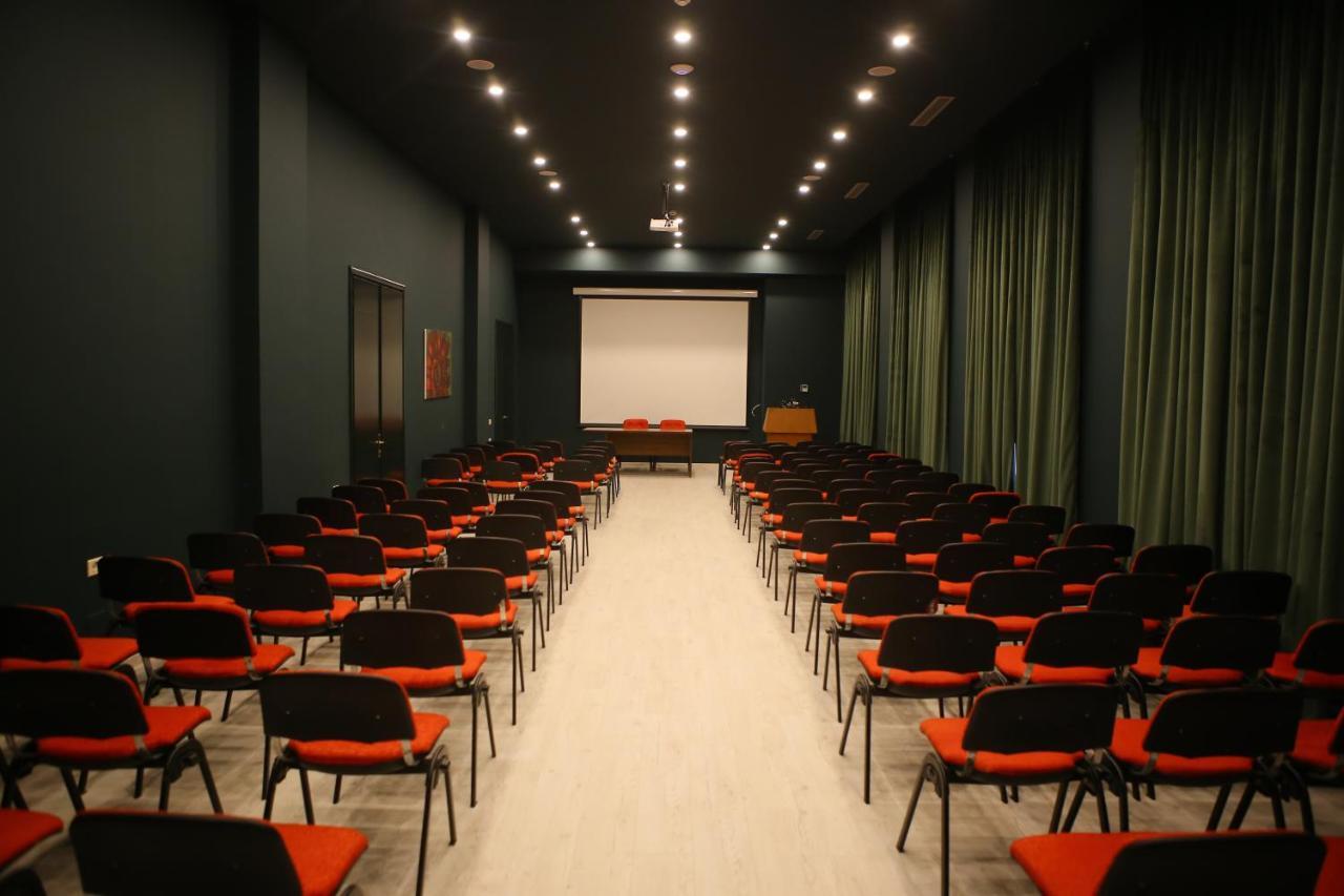 Hotel Colombo Berat Exterior foto The auditorium